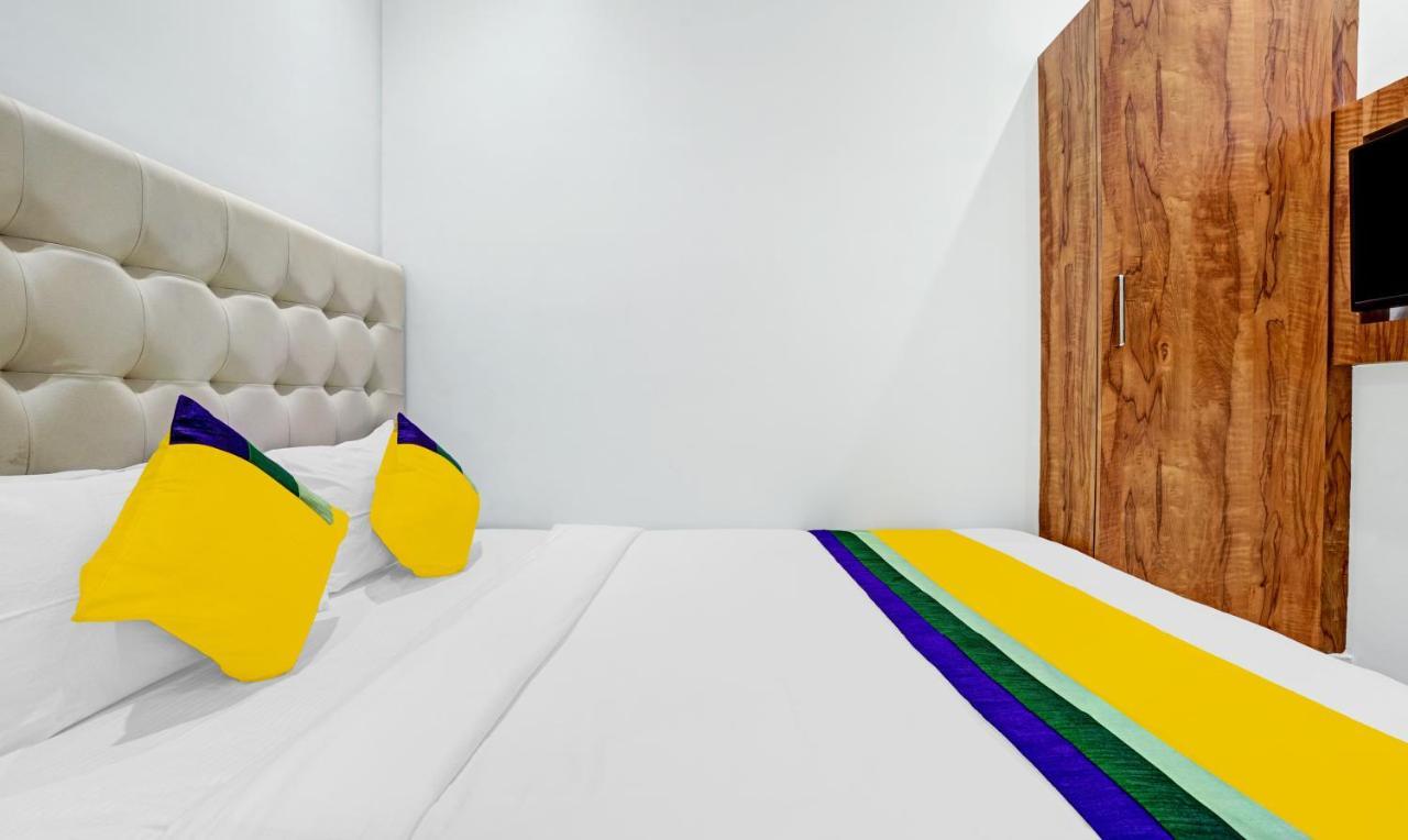 Itsy Hotels Heraa International Bombaim Exterior foto